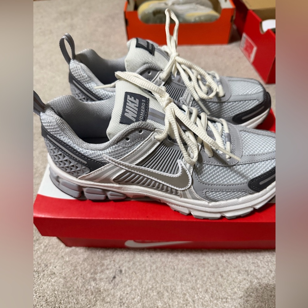 Nike Zoom Vomero 5 Silver and Black Sneakers